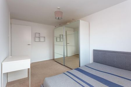 4 bedroom end of terrace house to rent - Photo 4