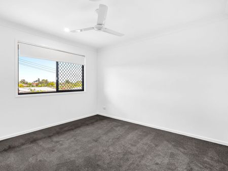Brand New Family Oasis in Rochedale South! - Photo 3