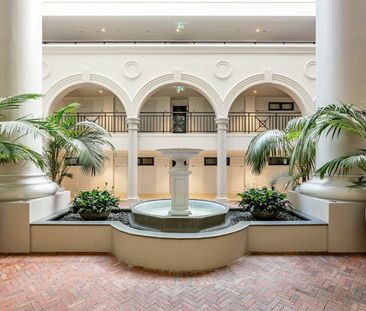 Historic Royal Domain Plaza - Photo 5