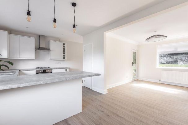 3 bedroom detached bungalow to rent - Photo 1