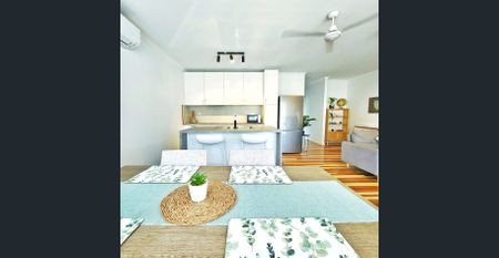 Stylish Fully Furnished Apartment - Photo 2