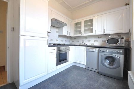 This one bedroom first floor apartment is situated within a converted period building, and is conveniently located for both Northwood High Street and Northwood Station. - Photo 2