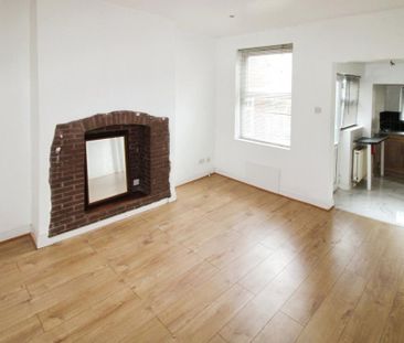 3 bedroom end of terrace house to rent - Photo 4