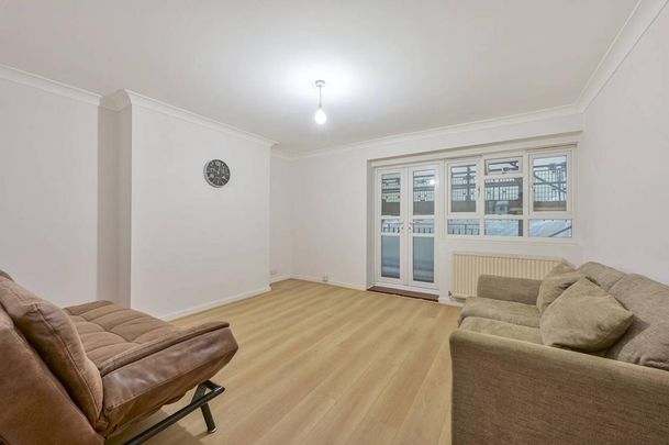 4 bedroom flat to rent - Photo 1