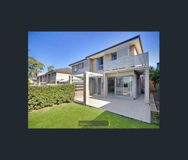 Stunning Townhouse In Great Location - Photo 3