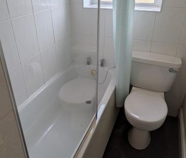 3 bedroom private hall to rent - Photo 1