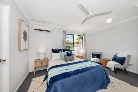 Tropical Oasis in Prime location! - Photo 2