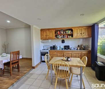 Walk to town & university - Photo 4