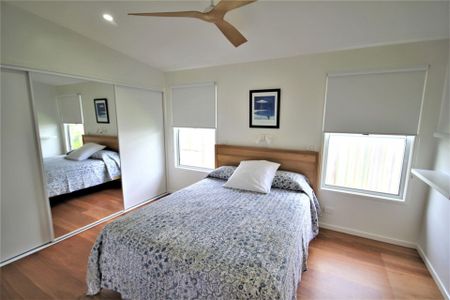 Modern Fully Furnished Home Right near the Beach - All Utilities Included - Photo 5