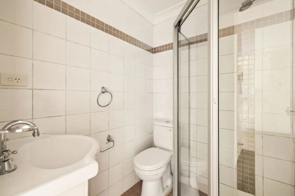 Spacious Top-Floor Apartment with Stunning Views | Dual-Level - Photo 1