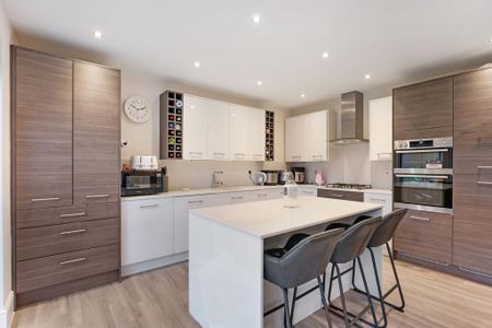 4 bedroom detached house to rent - Photo 5