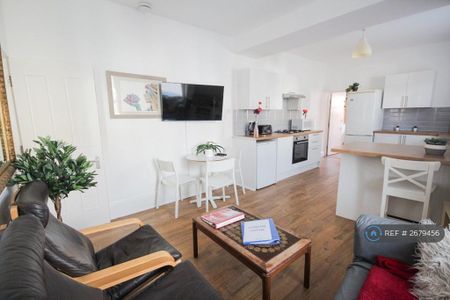 5 bedroom terraced house to rent - Photo 2