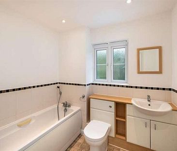 Kingsfield Way, Redhill, RH1 - Photo 6