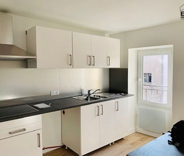 SAINT CANNAT - Appartement T3 de 85 m² rénové au 2ème étage avec gr... - Photo 2