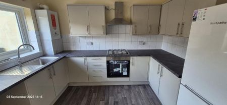 5 bedroom terraced house to rent - Photo 4