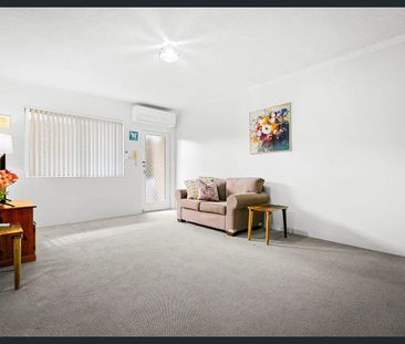 Well-Presented 2-Bedroom Apartment!! - Photo 1