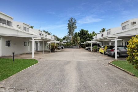 Fully Air Condiitoned Townhouse - Gated Complex - Pool - Photo 2