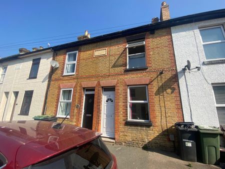 2 bedroom terraced house to rent - Photo 4