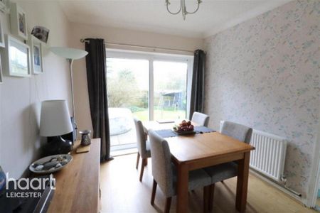 3 bedroom detached house to rent - Photo 4