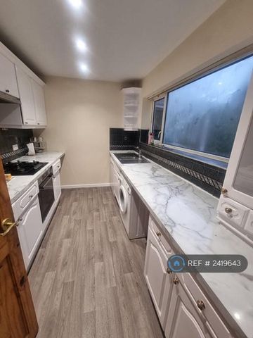 4 bedroom detached house to rent - Photo 5