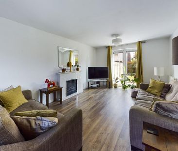 4 bedroom semi-detached house to rent - Photo 5