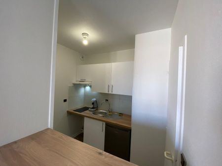 Location Appartement 2 pièces 42m² LA ROCHELLE 17000 - Photo 4
