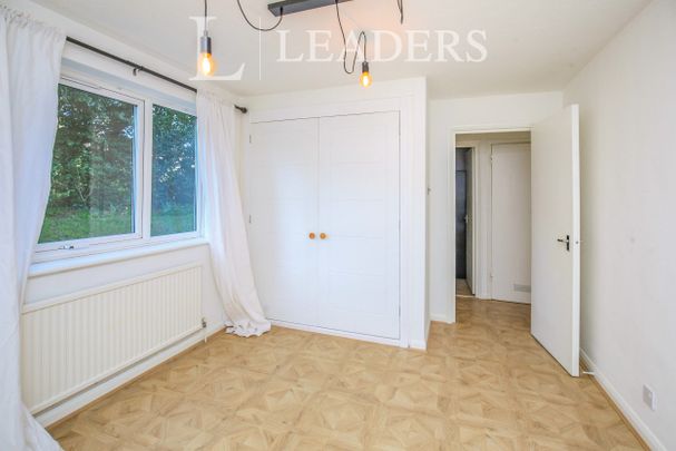 2 bedroom apartment to rent Sutton Close, Beckenham, BR3 - Photo 1