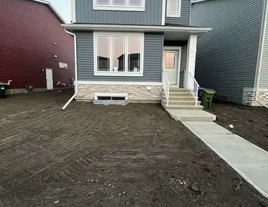 Cozy 3 bedroom house with upstairs bonus room | 17 Hotchkiss Lane, Calgary - Photo 1