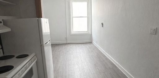 1 ½ Tout Inclus à Louer Au Centre-ville - Photo 2