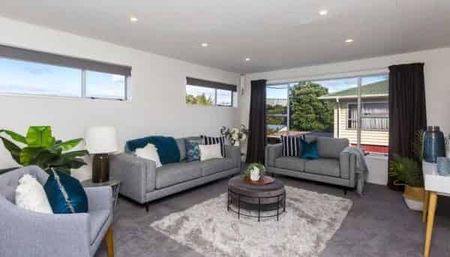 Super Central and Spacious 3 Bedroom Home - Photo 2
