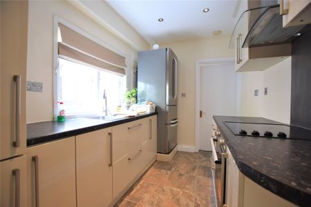 Spencer Road, Mitcham, Surrey, CR4 - Photo 2