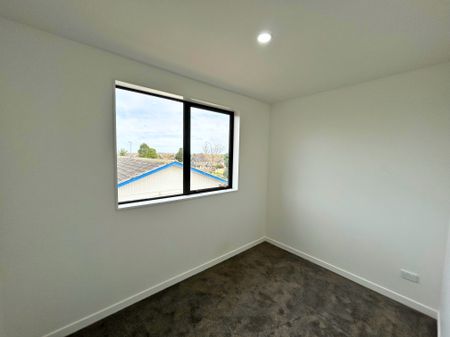 Modern Living in Prime Bucklands Beach Location - Photo 3