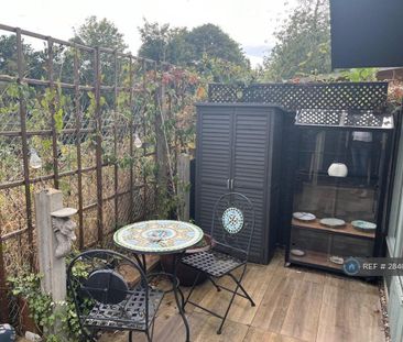 1 bedroom in a house share to rent - Photo 6