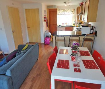 4 bedroom end of terrace house to rent - Photo 4