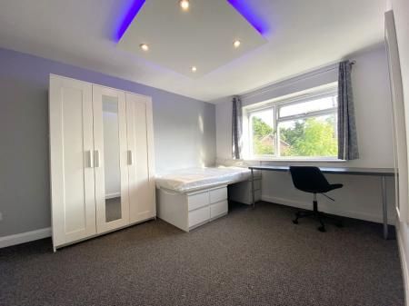 5 Bedroom Student Home - 9 Montfort Close, UKC - Photo 3