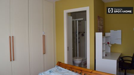 Interior room in shared apartment in Blanchardstown, Dublin - Photo 3