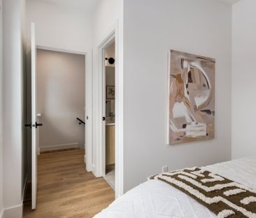 Pet-Friendly Modern 3 Bedroom Townhouse in Capitol Hill - Photo 2