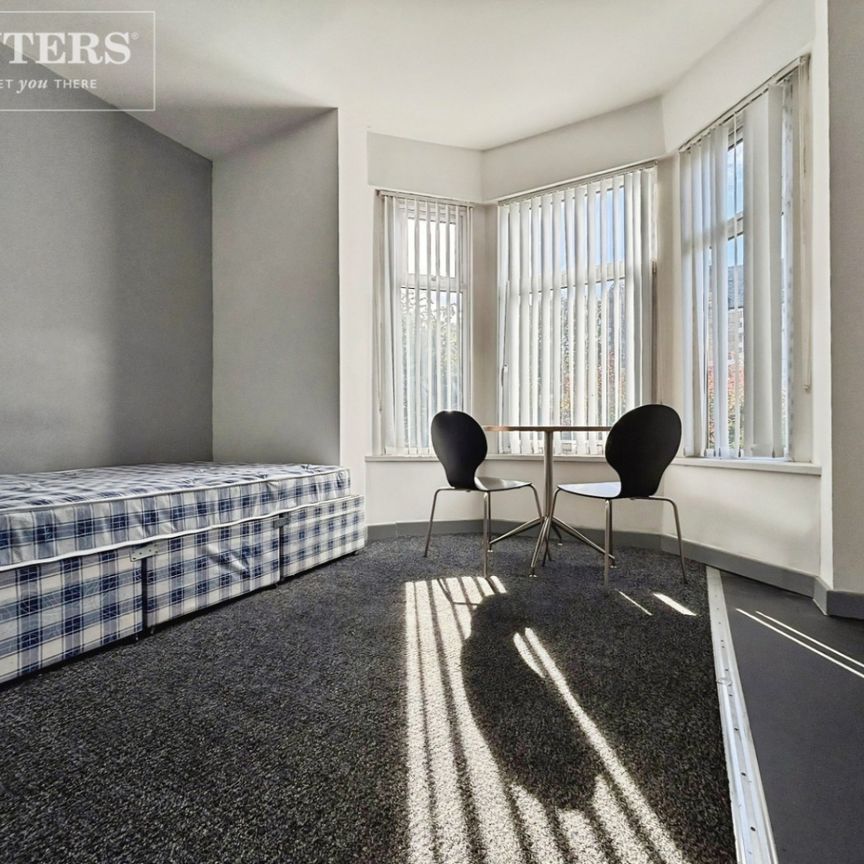 1 bedroom Property To Let Total Size: 227 SQ FT - Photo 1
