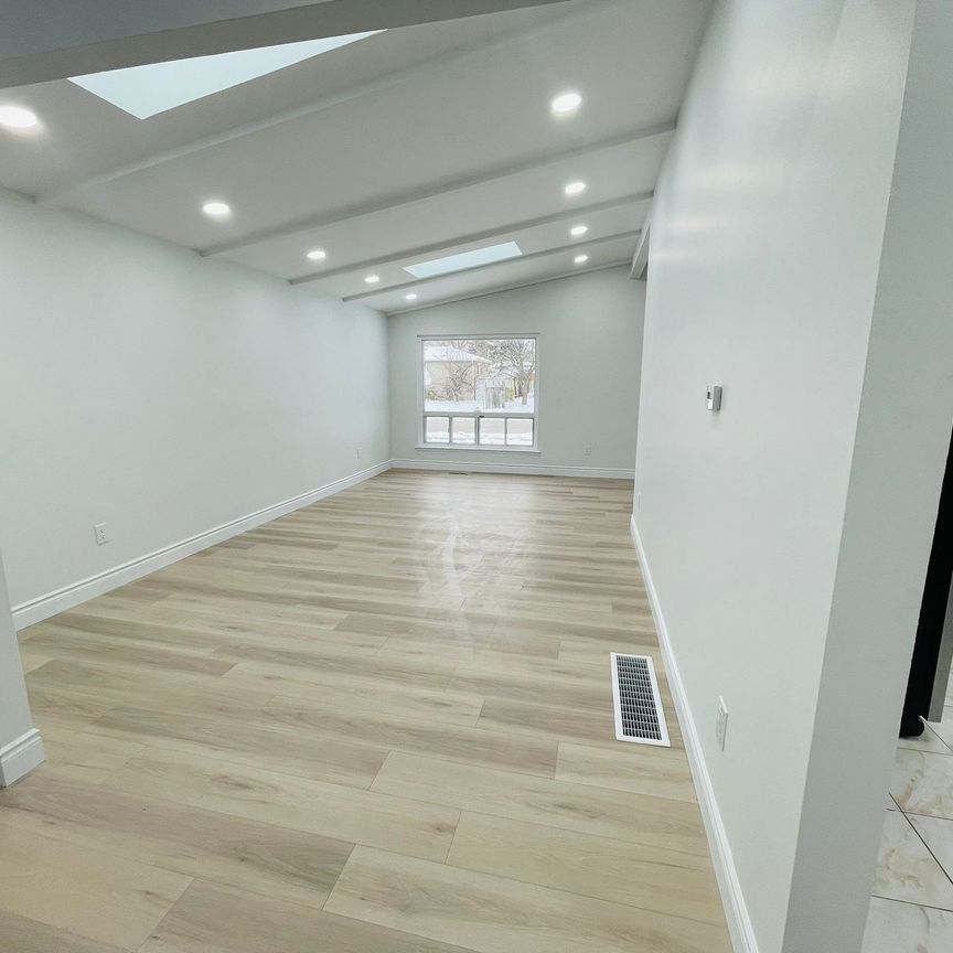 For Lease - 45 Elmvale Crescent Unit# Upper, Toronto, Ontario - Photo 1