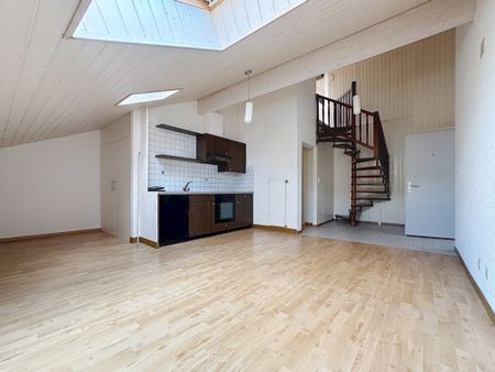 Joli appartement en duplex de 2,5 pièces, partiellement rénové - Photo 2