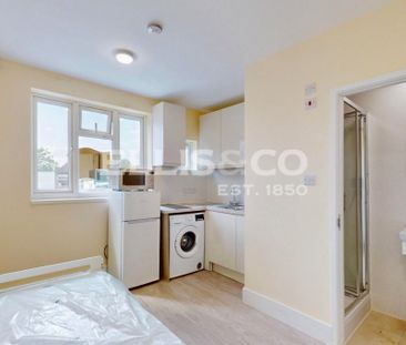 The Broadway, UB6, Greenford - Photo 5