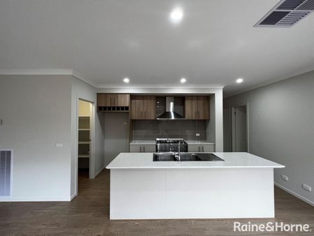 3 Ravine Place, Thornhill Park, VIC 3335 - Photo 3