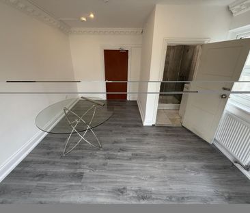 6 bedroom semi-detached house to rent - Photo 5