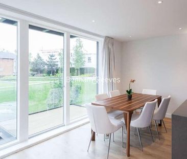 Kew Bridge West, Brentford, TW8 - Photo 3