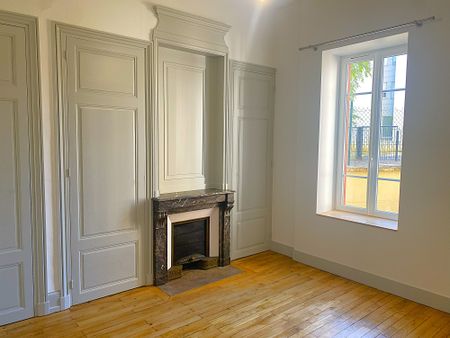 Location Appartement 4 pièces 94m² VILLEFRANCHE SUR SAONE 69400 - Photo 2