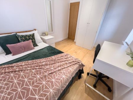 4 bedroom terraced house to rent - Photo 5