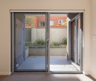 One-bedroom courtyard apartment / edge-of-village setting - Photo 2