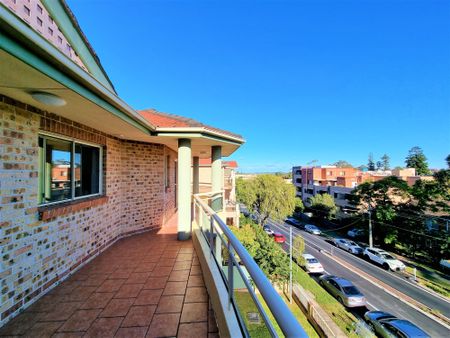 SECURITY AND SPACIOUS TWO BEDROOM UNIT - UPGRADED - Photo 3