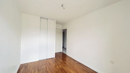 A LOUER APPARTEMENT 4 PIECES AVEC BALCON - SECTEUR BORDEAUX ST SEURIN / MERIADECK - Photo 4