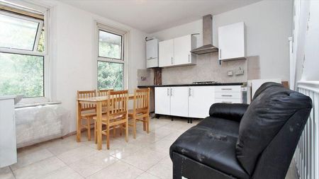 4 bedroom flat to rent - Photo 3